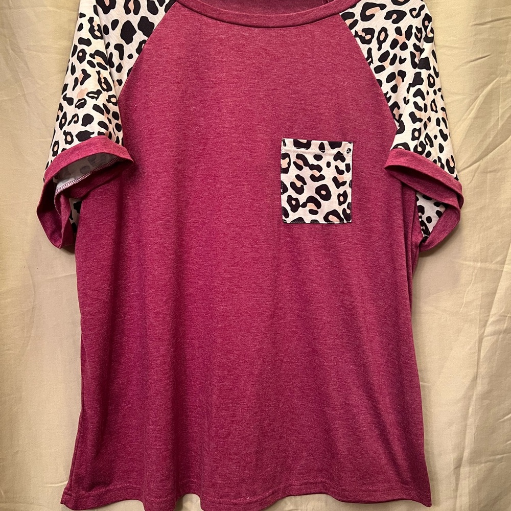 SHEIN Maroon Leopard Print Short Sleeve Tee